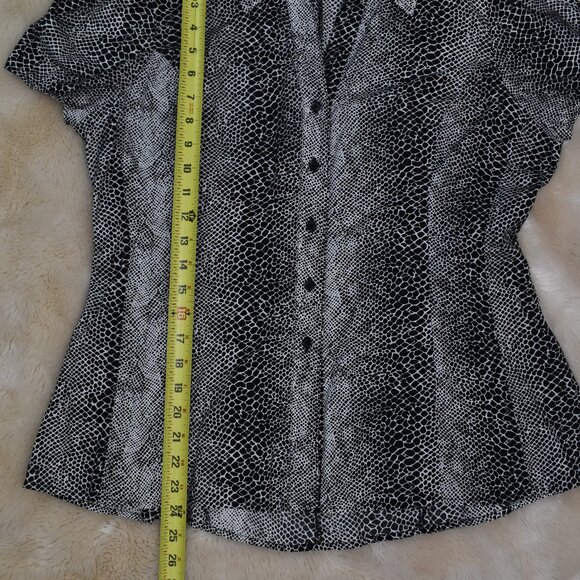 Harve Benard Snake Print Button Up Blouse Sz L Short Sleeve Cotton Collared Top - Picture 12 of 12